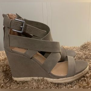 New taupe wedges